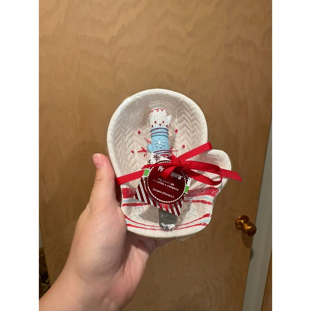 NIP Pier 1 Dip Bowl Set - Christmas Mittens